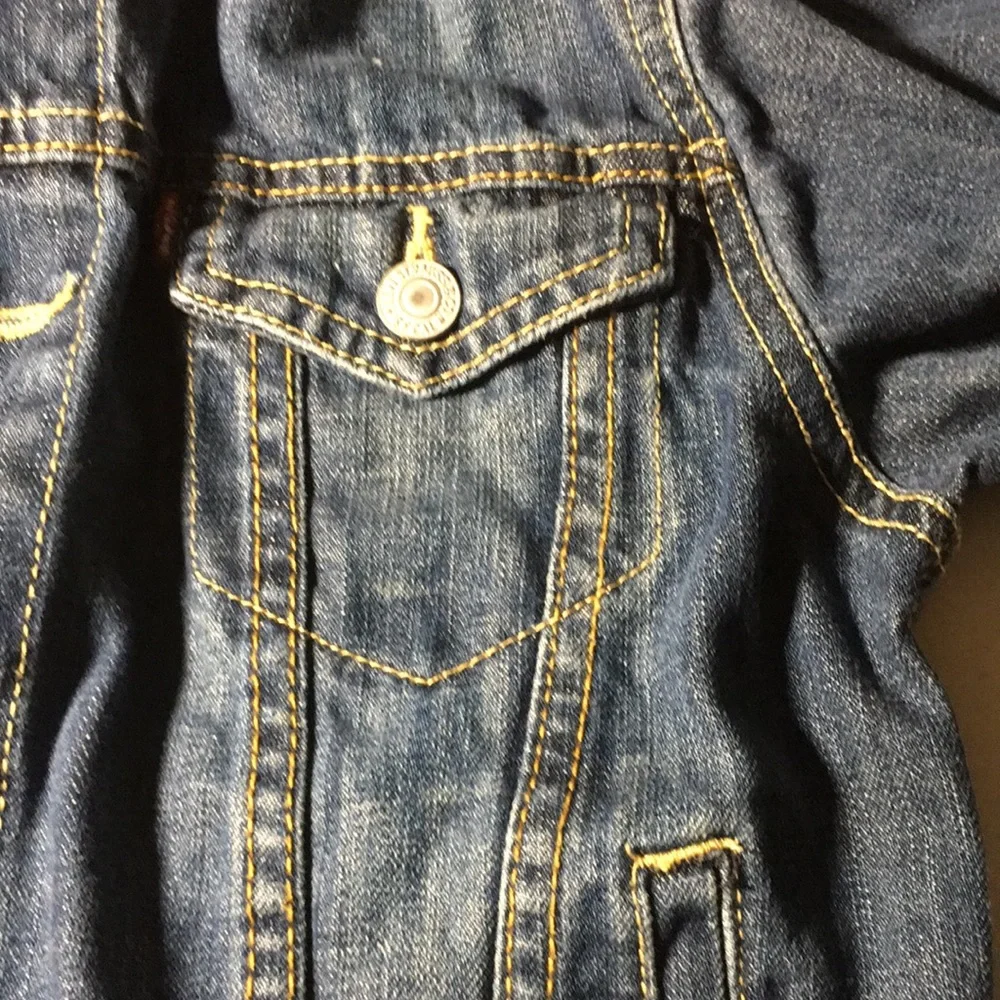 Levi’s classic trucker denim jean jacket size Small 8-10 years